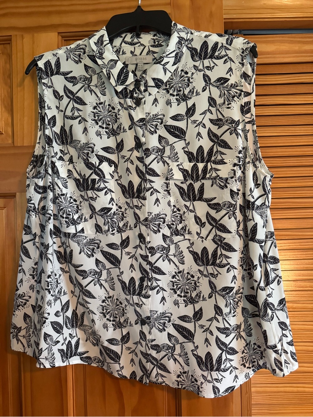 100% silk Hobbs Sleeveless Floral Button-Front Top in White and Black